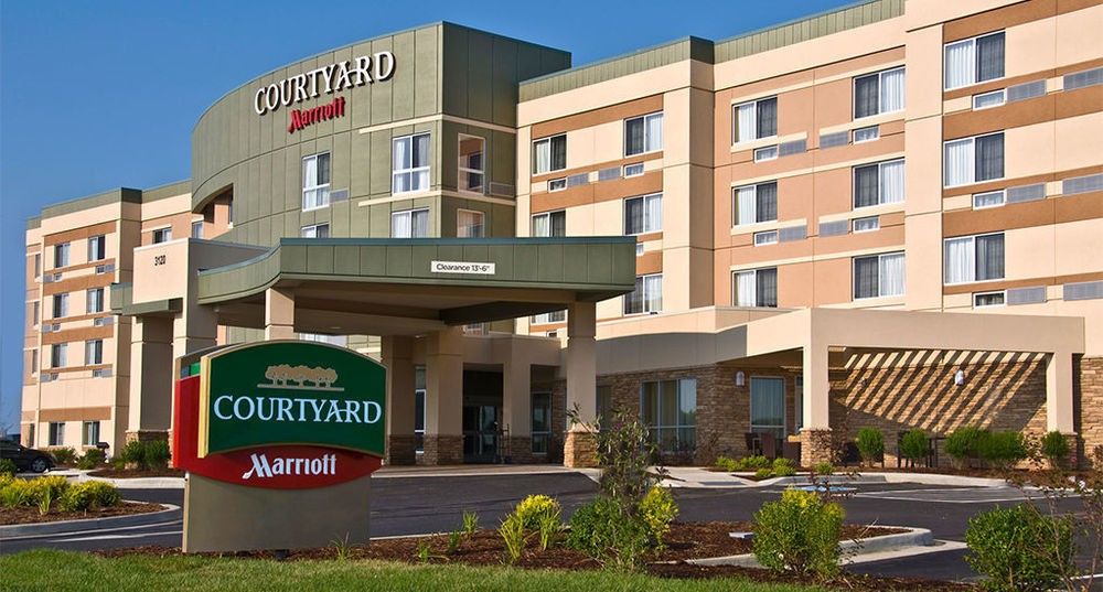 Courtyard By Marriott לייק צ'ארלס מראה חיצוני תמונה